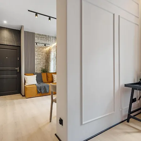 Luxury Saffron - Old Town Apartment *