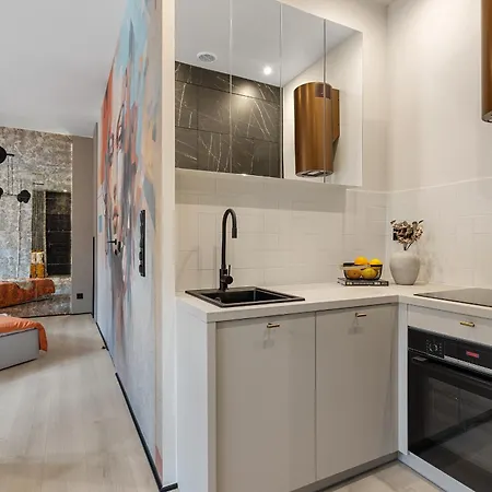 Luxury Saffron - Old Town Apartment