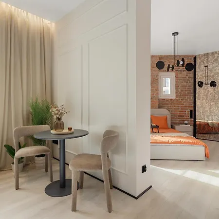 Luxury Saffron - Old Town Apartment *