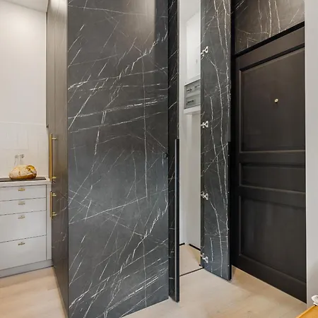 Luxury Saffron - Old Town Apartment